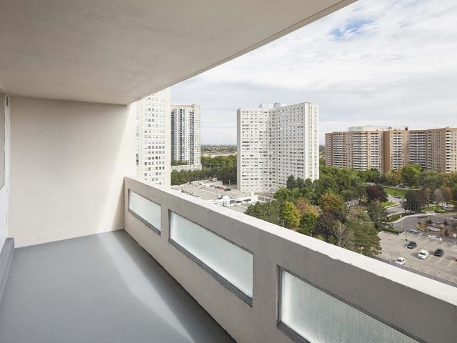 Apartment for rent in Mississauga Valleys, Mississauga