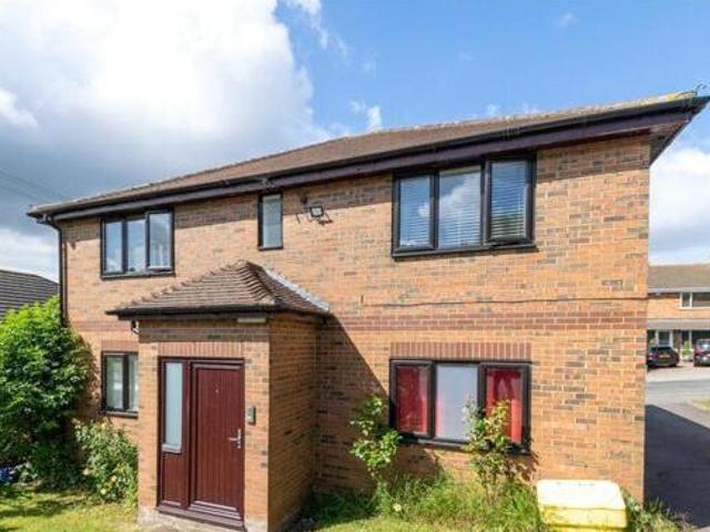 House for sale in Luton