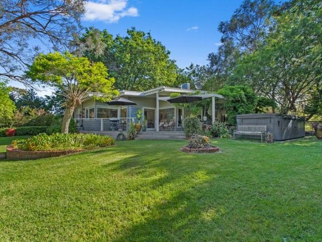 Cottage for sale in Camerons Creek, Victoria