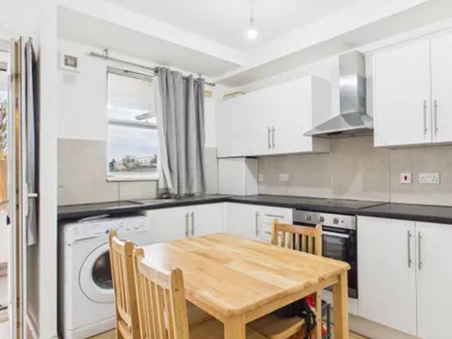 Apartment for rent in London Borough of Merton, Mitcham