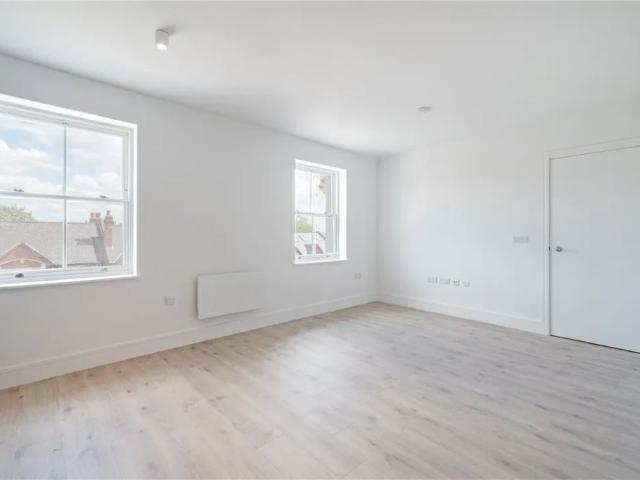 Apartment for rent in Furzedown, Greater London