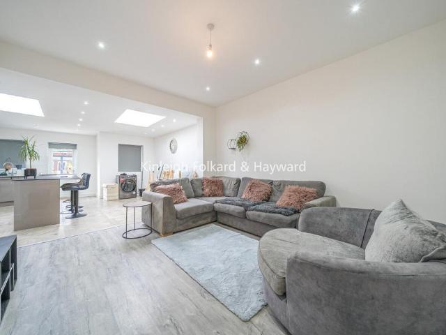 House for rent in Furzedown, Greater London