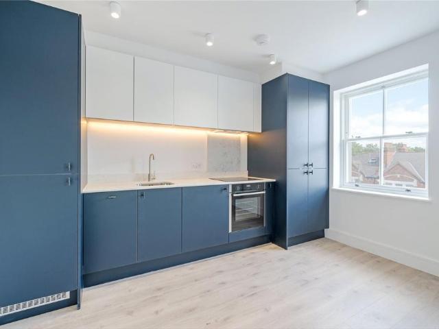 Apartment for rent in Furzedown, Greater London