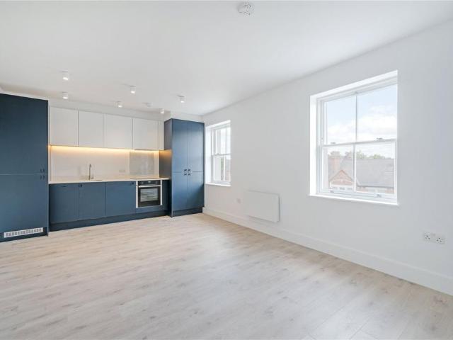 Apartment for rent in Furzedown, Greater London