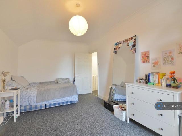 Apartment for rent in Furzedown, Greater London