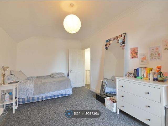 House for rent in Furzedown, Greater London