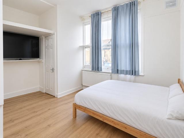 Apartment for rent in Streatham Park, Greater London