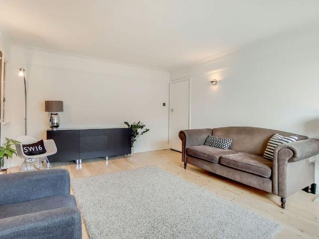 Apartment for rent in Manor Park, Greater London
