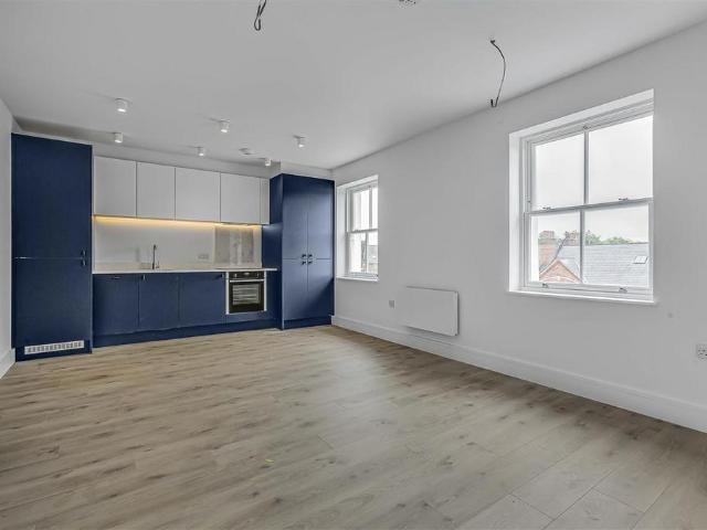 Apartment for rent in Furzedown, Greater London