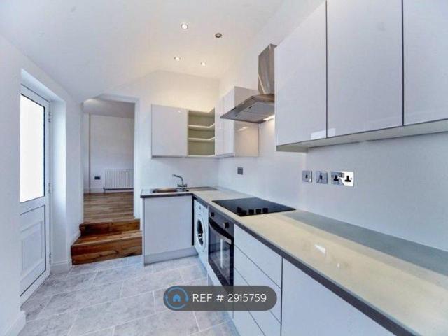 House for rent in London Borough of Croydon, Greater London