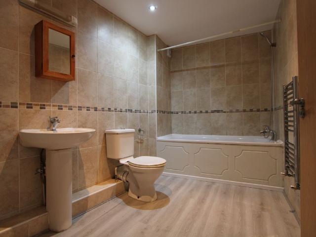 Apartment for rent in Furzedown, Greater London