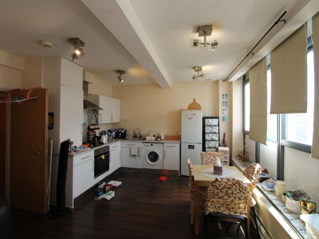 Apartment for rent in London Borough of Merton, Collier's Wood