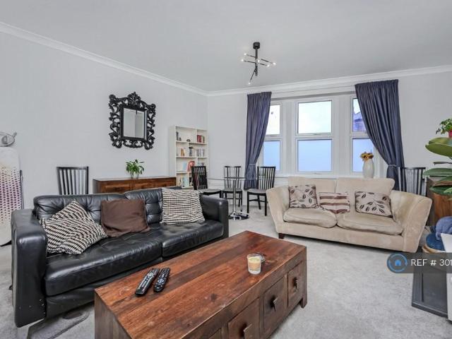 Apartment for rent in Furzedown, Greater London