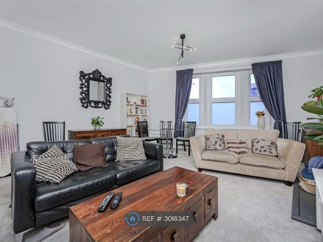 Apartment for rent in Furzedown, Greater London