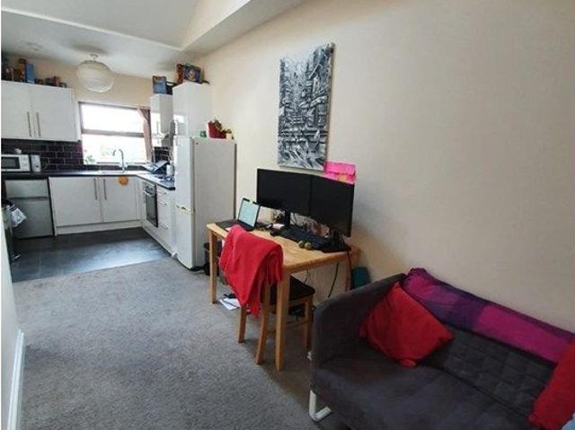 Room for rent in Furzedown, Greater London