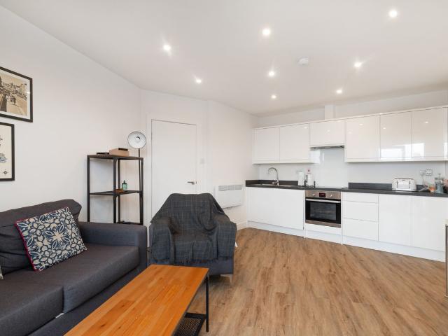 Apartment for rent in Furzedown, Greater London