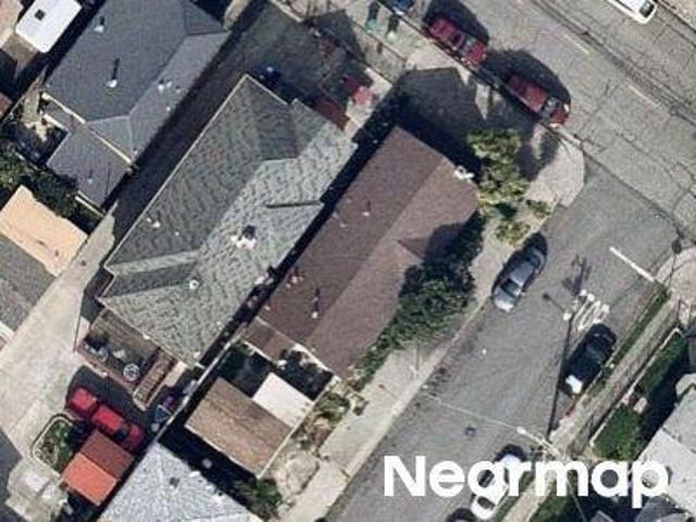House for sale in Oakland