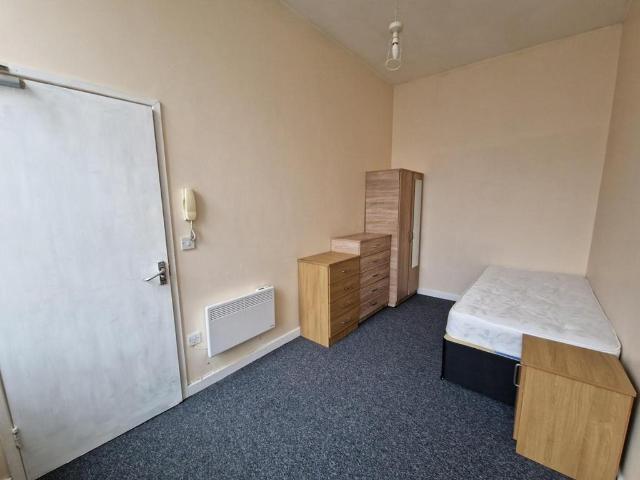 House for rent in Gorse Hill, Trafford Park