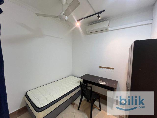 Room for rent in Petaling, Alam Impian