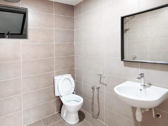 Room for rent in Petaling, Alam Impian