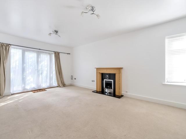 House for rent in Heol-las, Surrey
