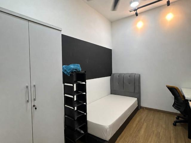 Room for rent in Petaling, Alam Impian