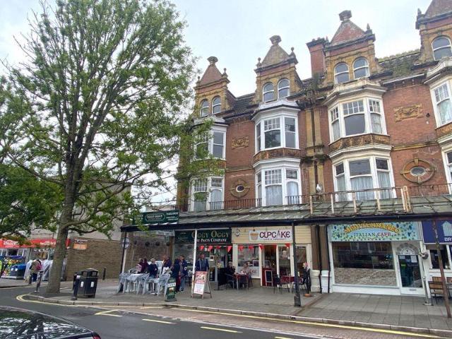 Commercial for sale in Livermead