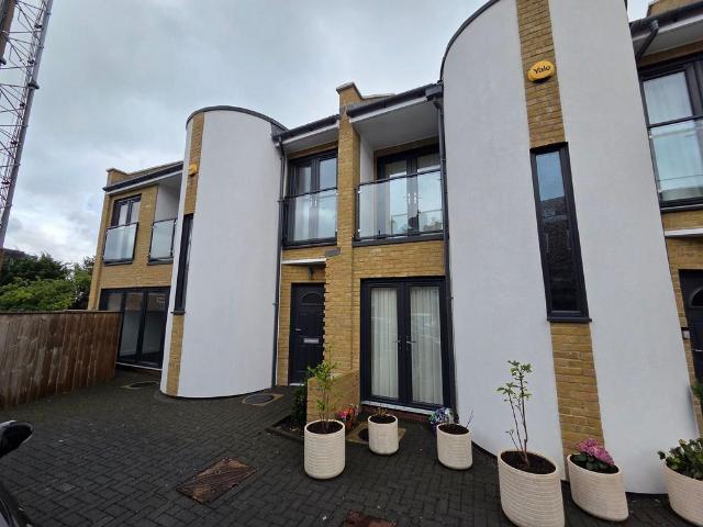 Commercial for sale in London Borough of Croydon, Selsdon