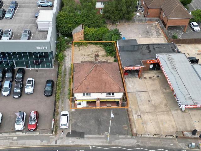 Commercial for rent in Holywell Estate, North Watford