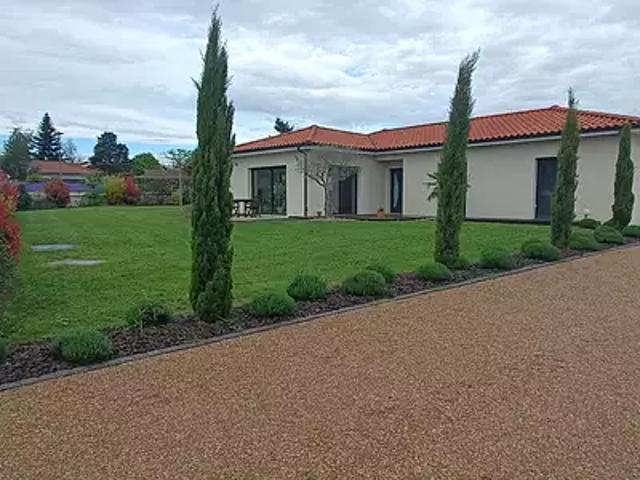 Maison location à Mizérieux, Loire