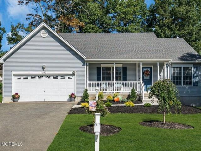 House for sale in Manahawkin, New Jersey