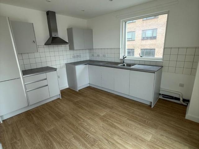 Apartment for rent in Thames View, Greater London