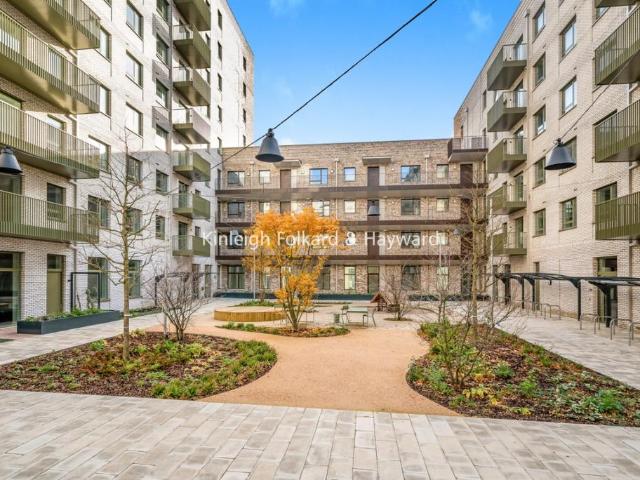 Apartment for rent in Gascoigne Estate, Greater London