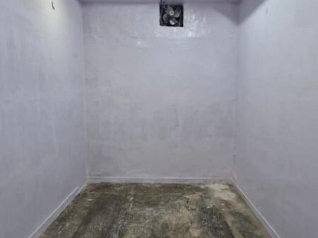 Commercial for rent in Deri