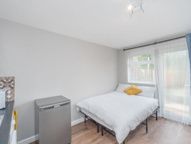 Studio for rent in Chesterton, Arbury