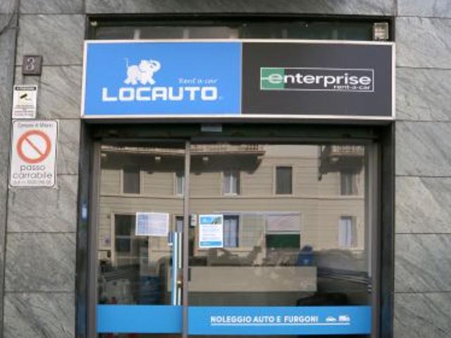 Locale Commerciale in affitto a De Angeli - Monte Rosa, Milano