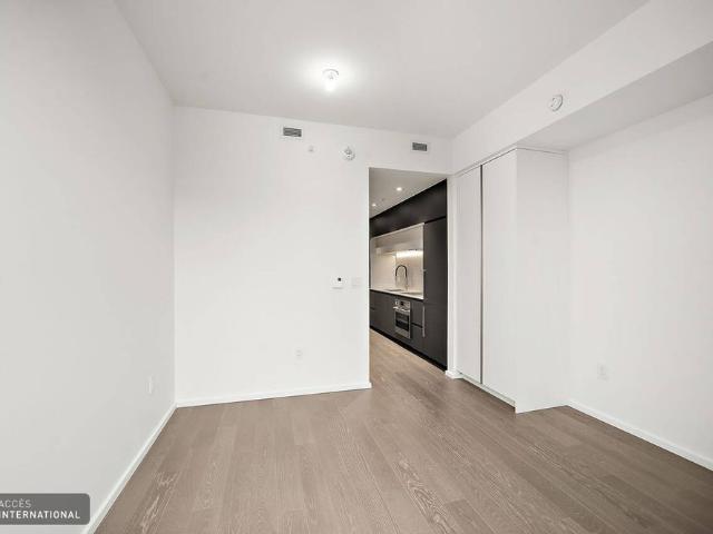 Apartment for rent in Mont-royal, Quebec