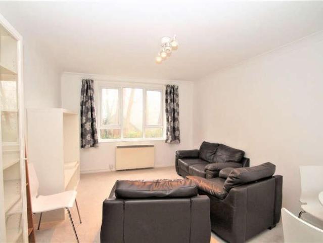 Apartment for rent in Harrow on the Hill, Greater London