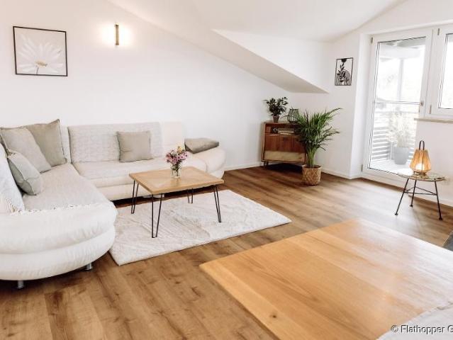 Dachgeschosswohnung mieten in Riedering, Bayern