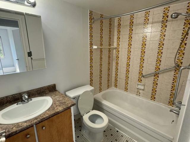 Apartment for rent in Côte-Saint-Luc, Montréal (région administrative)