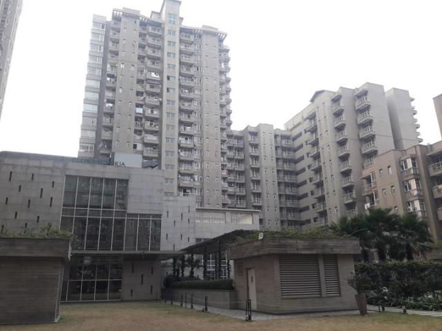 Flat for sale in North Delhi, Deri