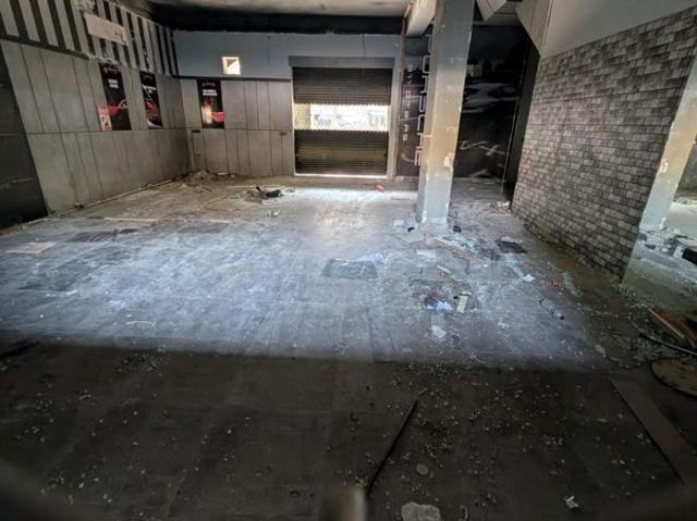 Commercial for rent in Deri