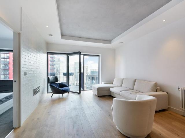 House for rent in London City Island, Blackwall