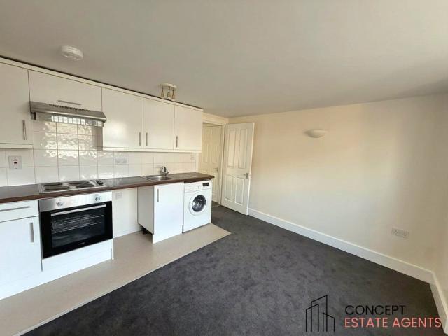 Apartment for rent in Summerstown, Greater London