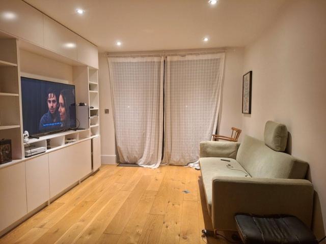 Apartment for rent in Bromley-by-Bow, Poplar Grove