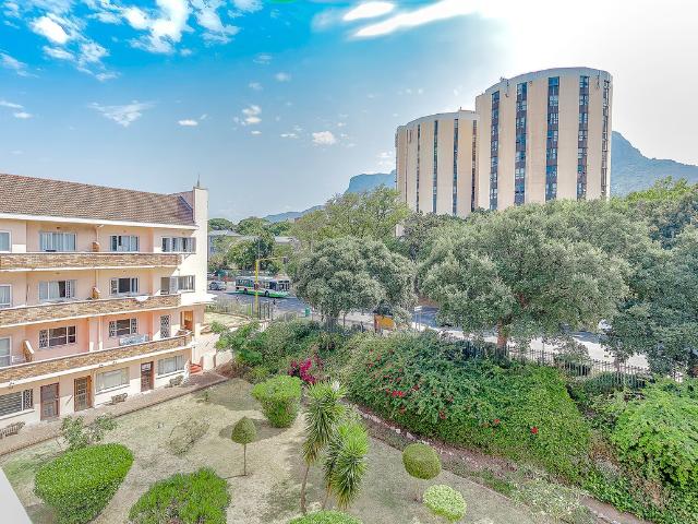 Apartment for rent in Parktown North, Rosebank