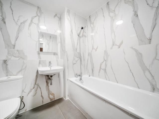 Apartment for rent in London Borough of Merton, Collier's Wood