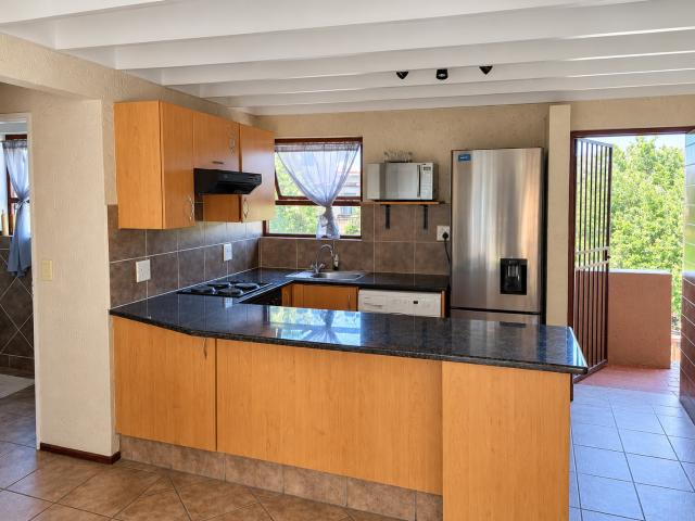 Apartment for rent in Johannesburg Ward 115, Randburg