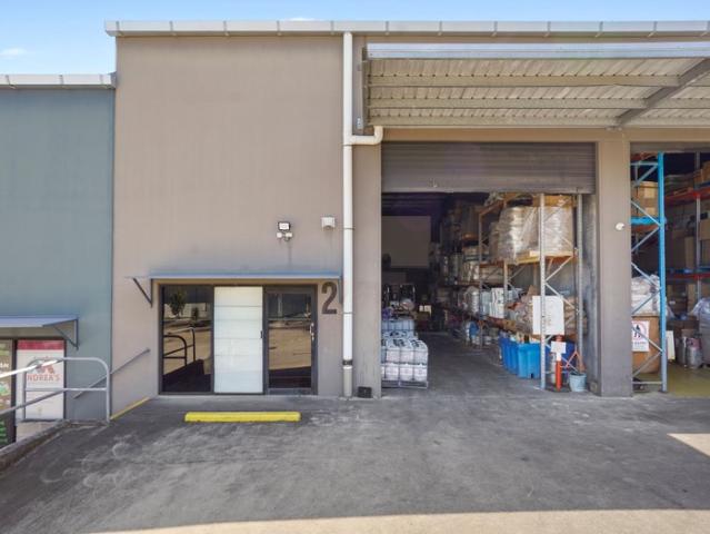 Warehouse for rent in Toombul, Queensland