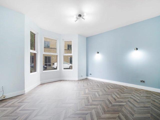 Apartment for rent in North Sheen, Greater London